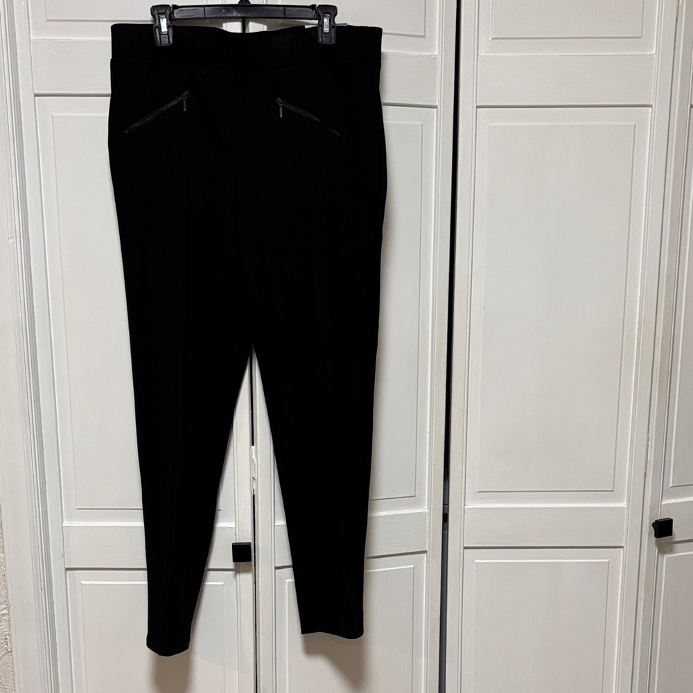 Chico’s Zenergy Black Ankle Trousers with Zipper Pockets NWT Chico’ size 2